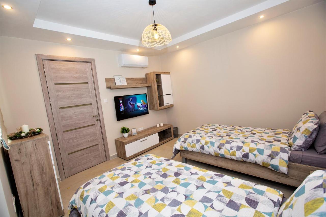 Honeycomb Designer Apartment St. Paul's Bay Exterior photo