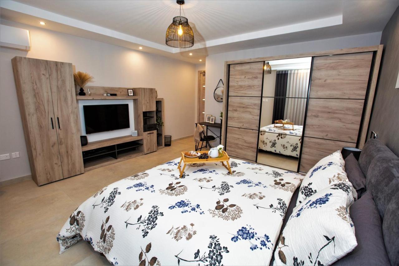 Honeycomb Designer Apartment St. Paul's Bay Exterior photo